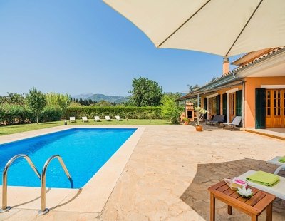 Villa rentals in Sa Pobla