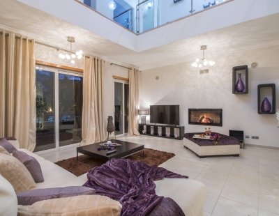 Book a villa holiday in Almancil