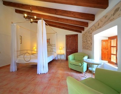 Book a villa holiday in Pollensa