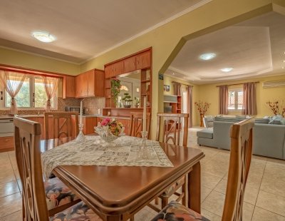 Book a villa holiday in Laganas