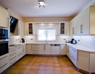 Book a villa in Almancil