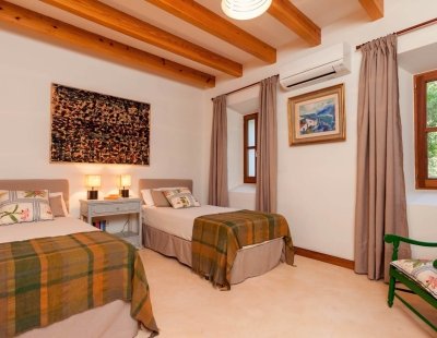 Book a villa holiday in Cala San Vicente