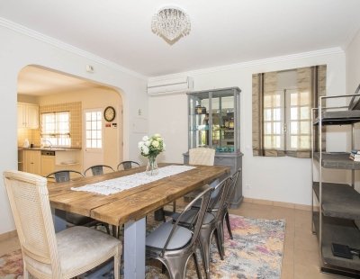 Book a villa holiday in Almancil