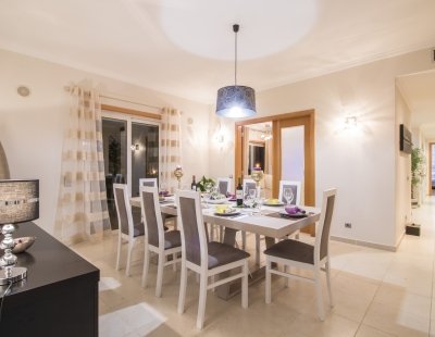 Book a villa holiday in Almancil