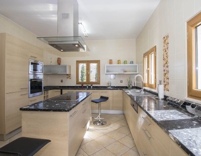 Villa rentals in Almancil