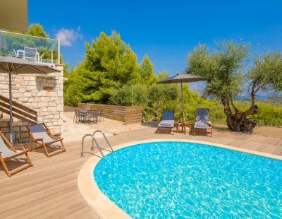 Villa holidays in Keri