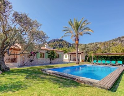Book a villa in Pollensa