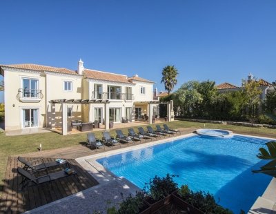 Villa rentals in Almancil