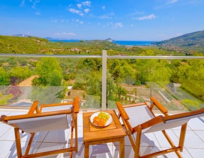 Villa rentals in Keri