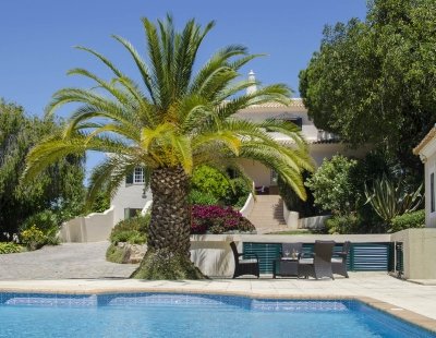 Book a villa in Almancil