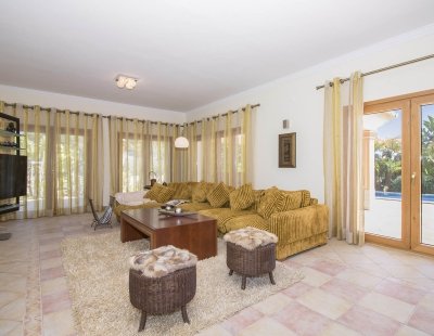 Villa holidays in Almancil