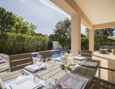 Book a villa in Almancil