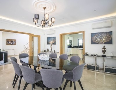 Book a villa in Almancil