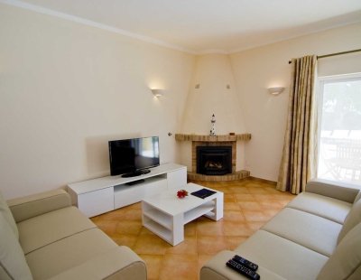 Book a villa in Almancil