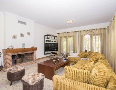 Book a villa in Almancil