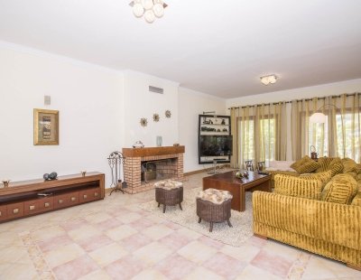 Book a villa holiday in Almancil