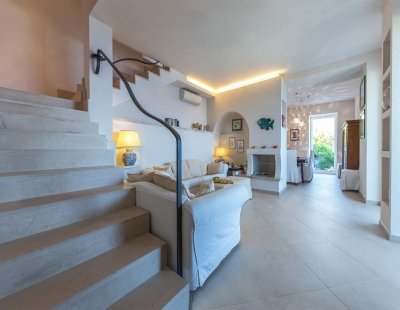 Book a villa holiday in Castro