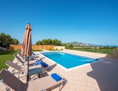 Holiday villas in Greece