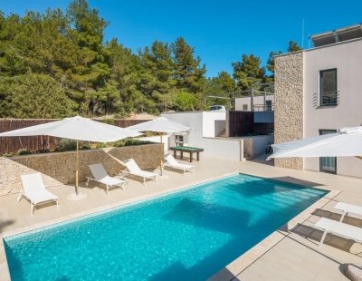 Villas in Brac