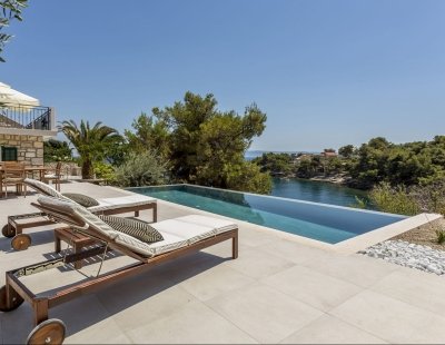 Villa rentals in Brac