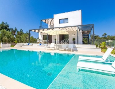 Villa rentals in Halikounas