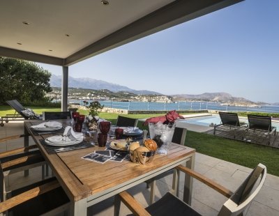 Holiday villas in Greece