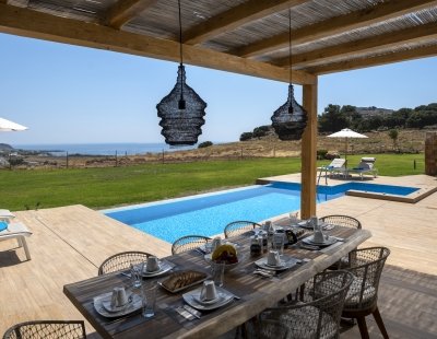 Villa rentals in Pefkos