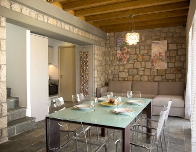 Villa rentals in Pefkos