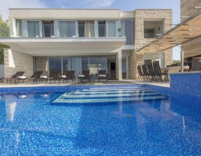 Book a villa in Brac