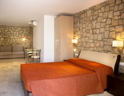 Book a villa holiday in Pefkos
