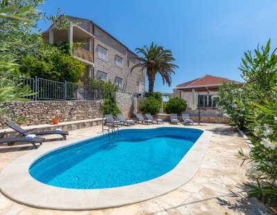 Villa rentals in Brac