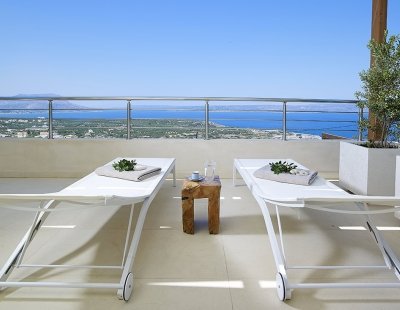 Villa rentals in Plaka