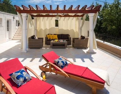 Book a villa in Omis