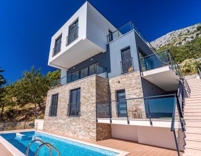 Villa rentals in Omis