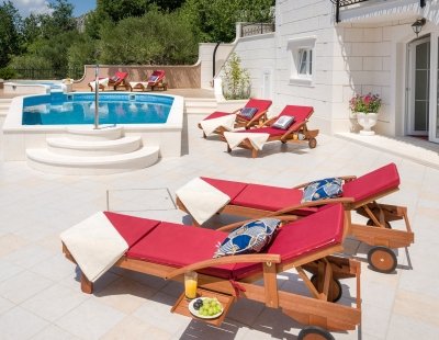 Book a villa holiday in Omis