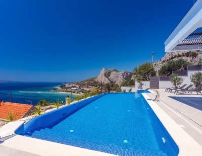 Book a villa holiday in Omis