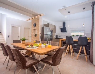 Villa holidays in Omis