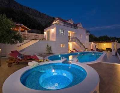 Villas in Omis