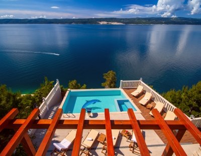 Book a villa in Omis