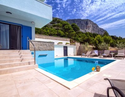 Villas in Omis
