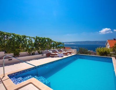 Book a villa in Omis