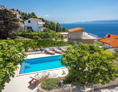 Villas in Omis