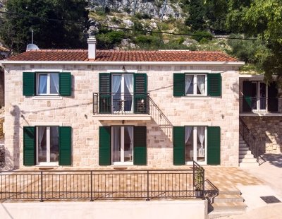 Villa rentals in Omis