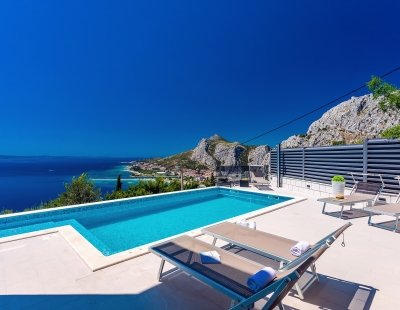 Villa rentals in Omis