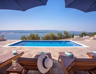 Villa rentals in Omis