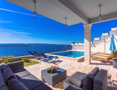 Book a villa in Omis