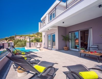 Holiday villas in Omis