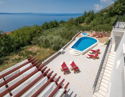 Villa rentals in Omis