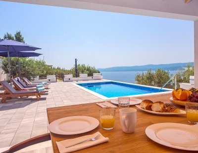 Villa holidays in Omis