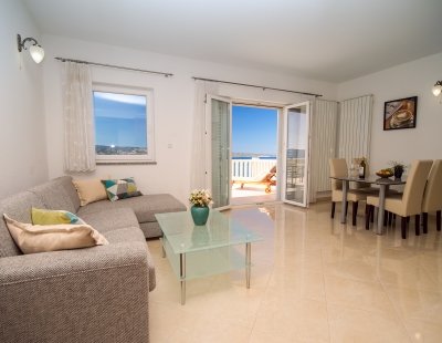 Villa rentals in Omis